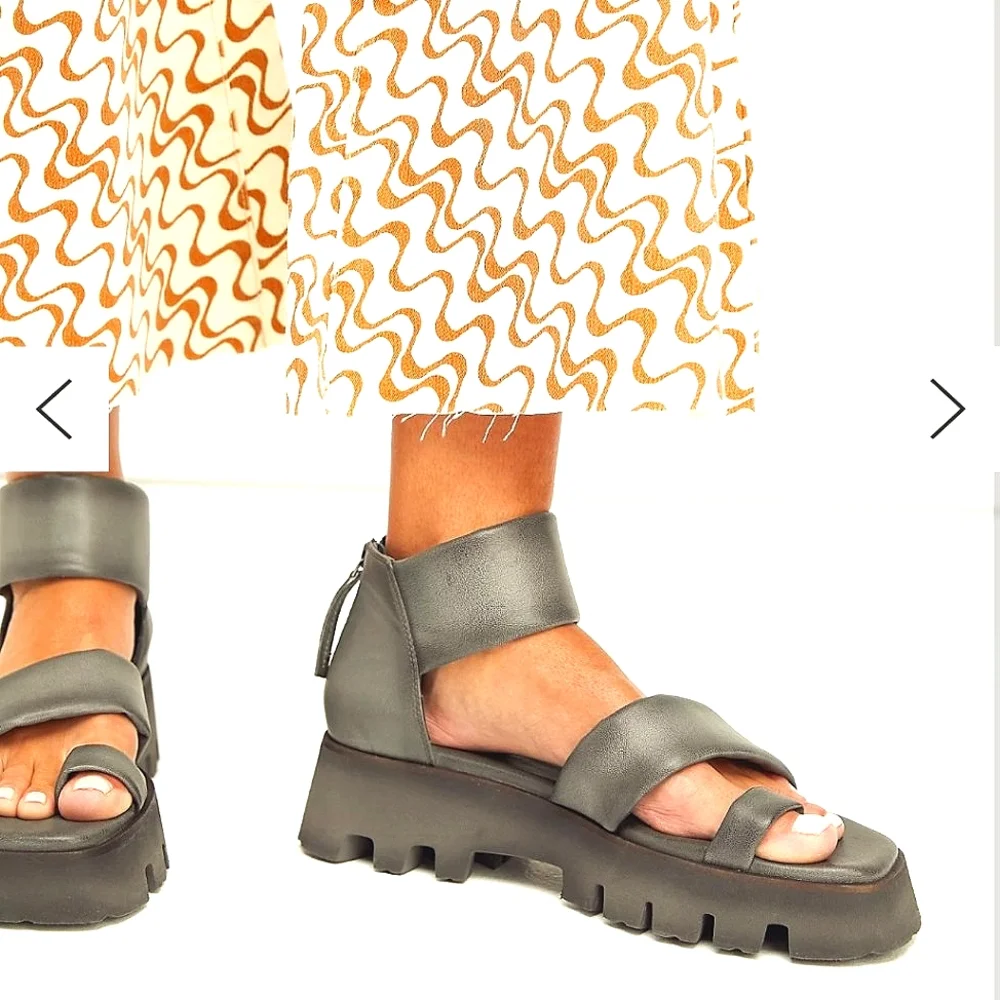 NOWT Platform silhouette Maddox Lug Sole Sandals. EU 9.5.(10.5  inch hill to…